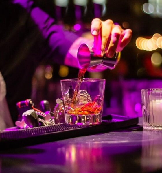 tendencias-clave-en-eventos-sociales-2025-y-barras-móviles-01